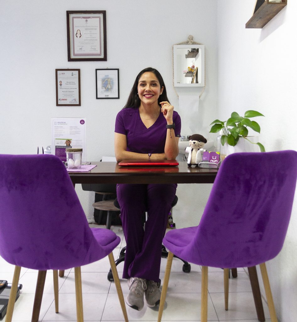 Brenda Tapia durante una consulta nutricional en NUN Integral.